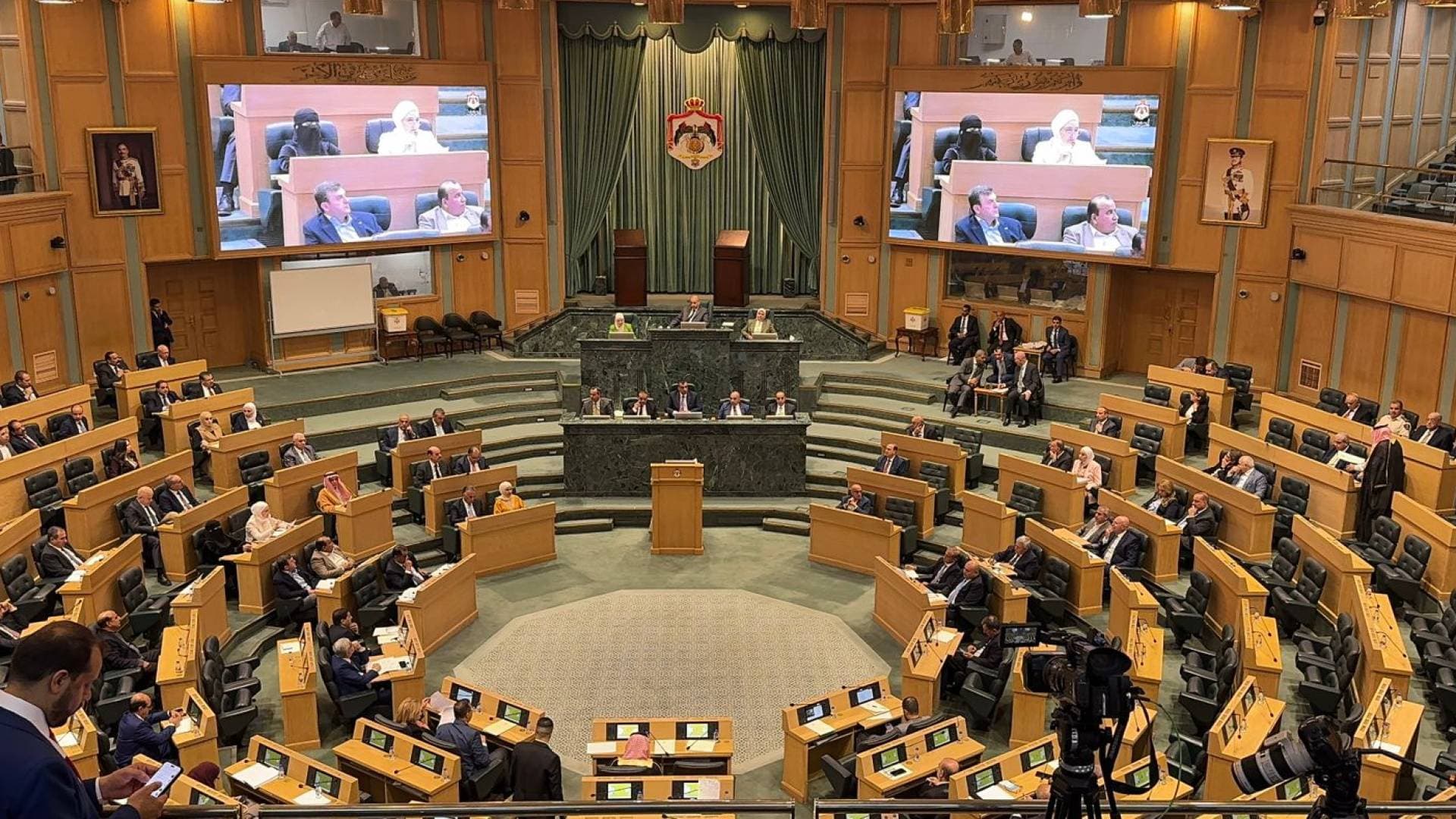 جلسة نيابية .. اعتزاز بيوم العلم وانتقادات لتراجع الدور الرقابي