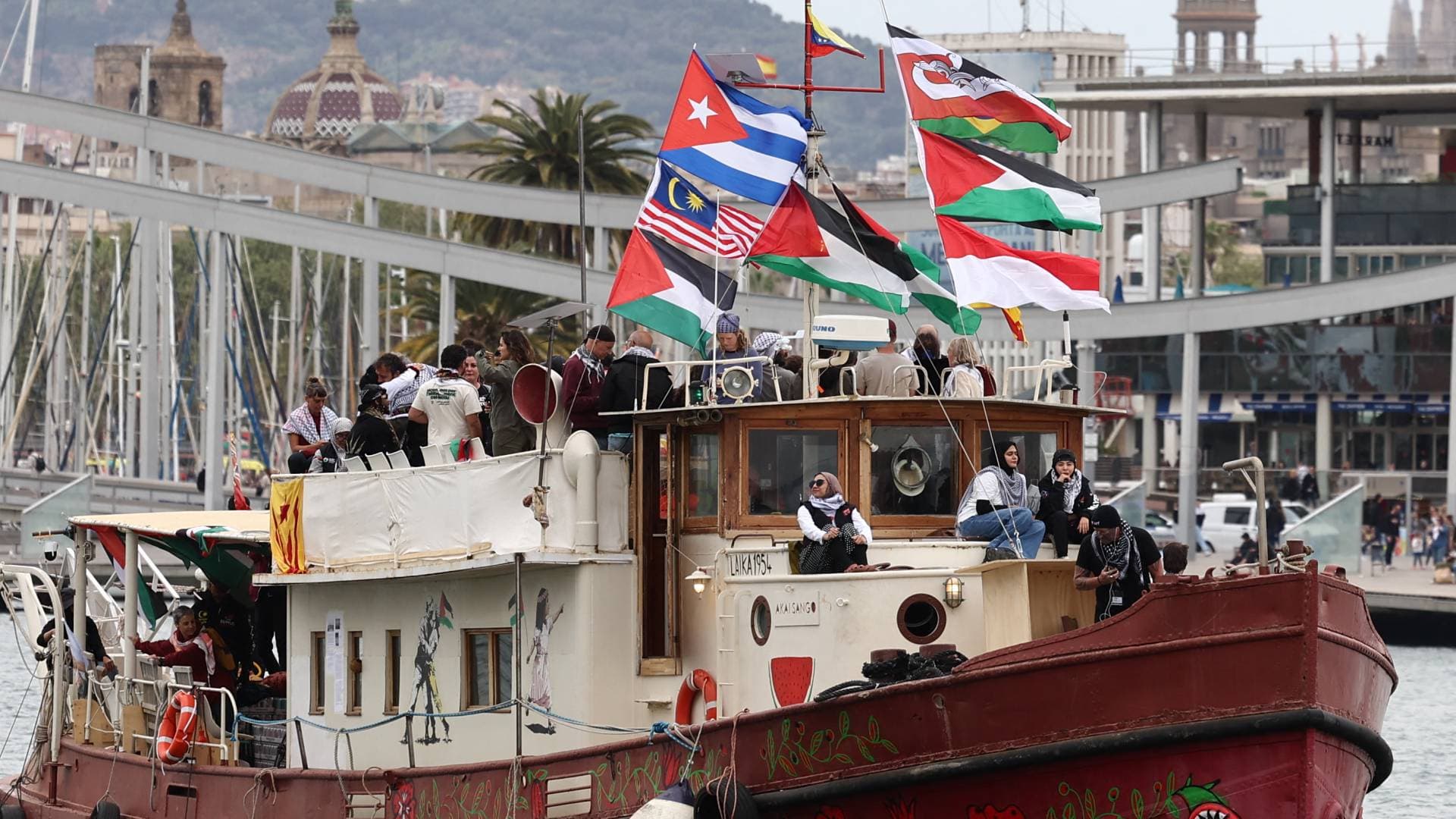 أسطول الصمود العالمي يبحر من برشلونة لكسر حصار قطاع غزة-فيديو