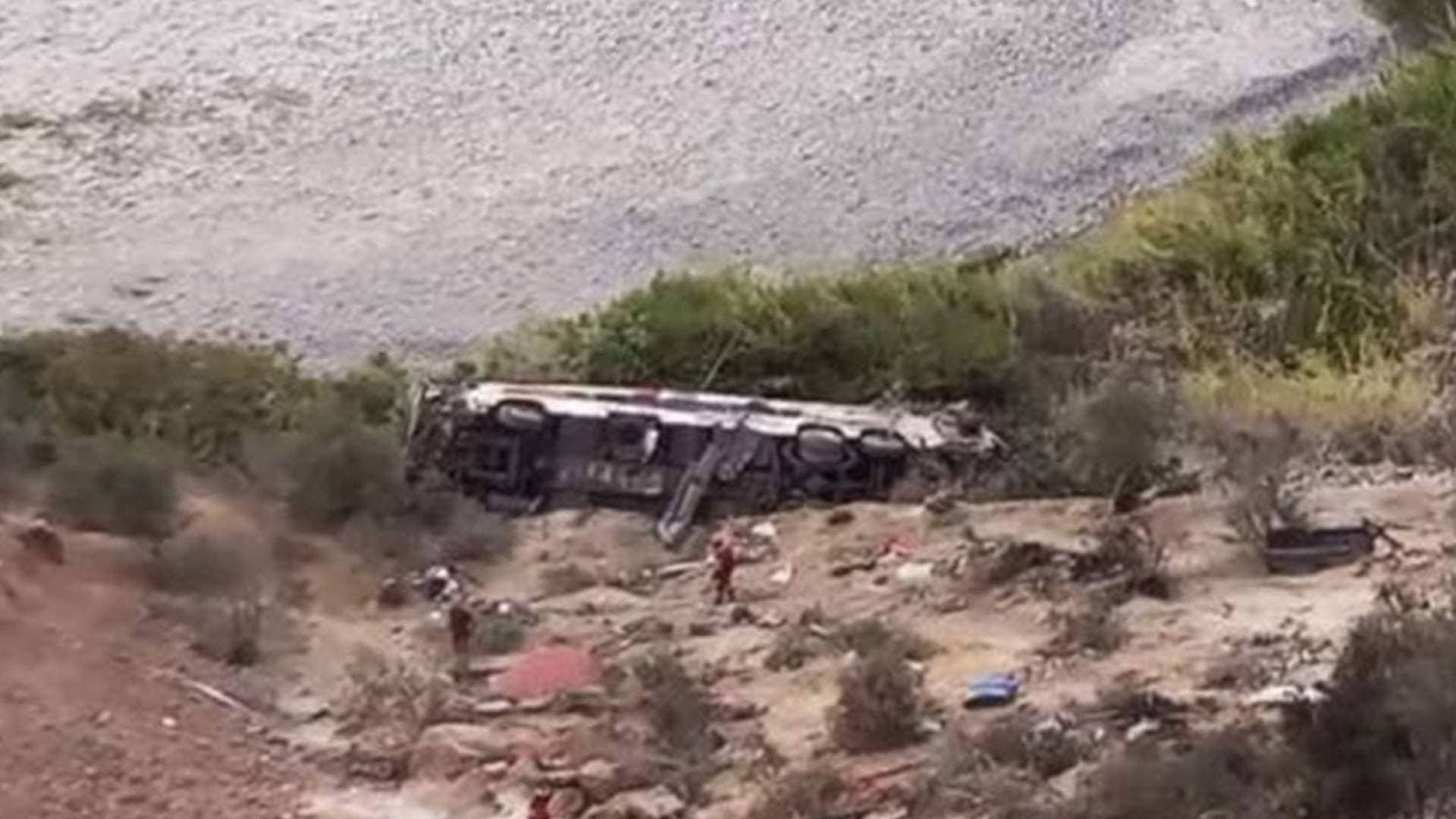 مأساة في الإكوادور.. مقتل 11 شخصا بعد سقوط حافلة في واد