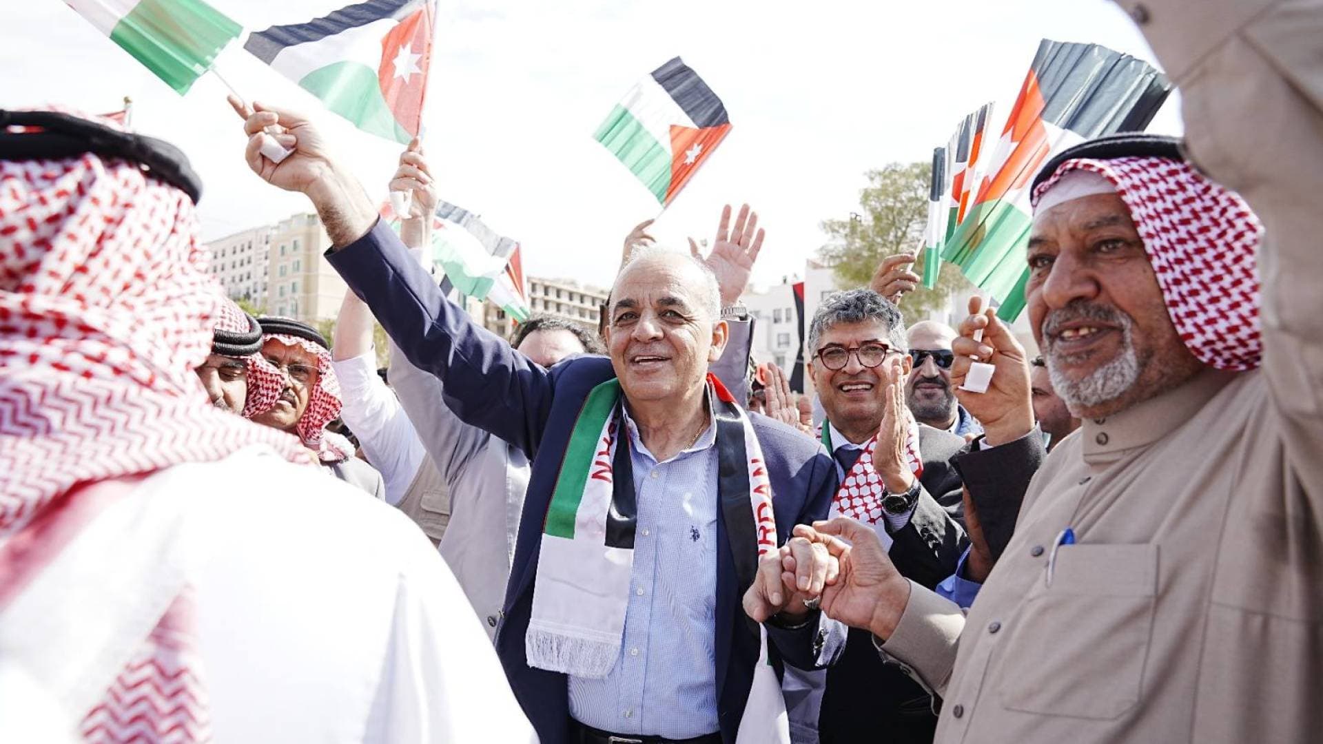 بمشاركة وزير السياحة.. مسيرة وطنية حاشدة في البترا احتفاء بـ "يوم العلم"