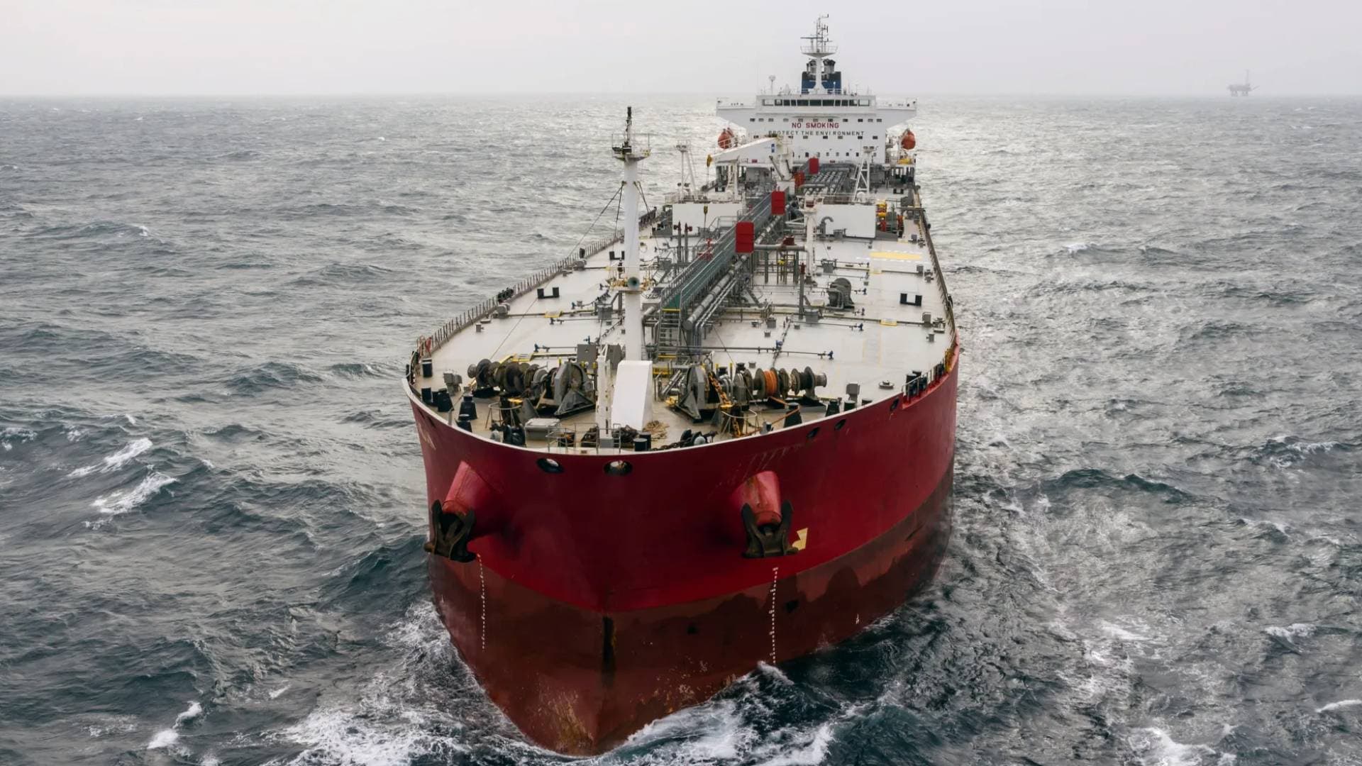 أول ناقلة نفط تعبر مضيق هرمز منذ بدء الحصار الأمريكي عليه