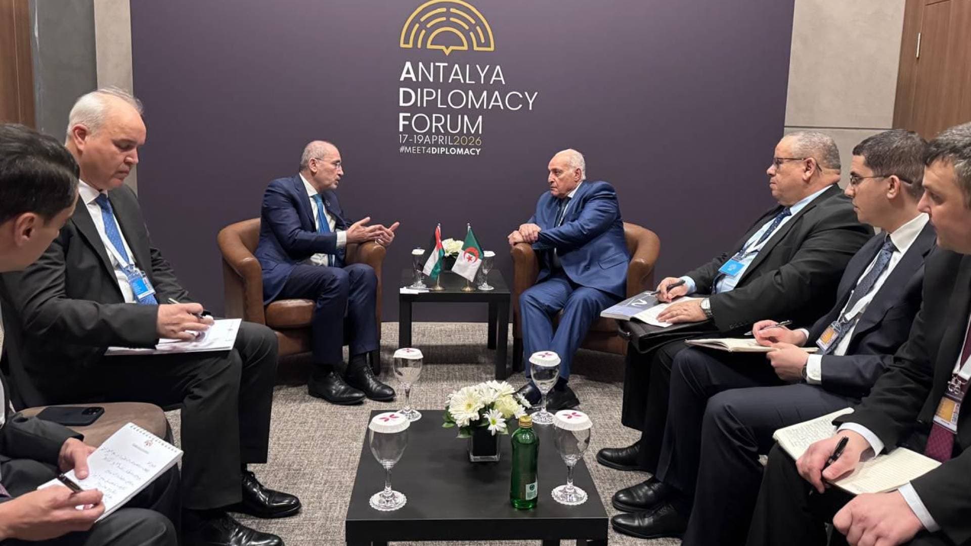 الصفدي يؤكد ضرورة تكاتف الجهود لتثبيت وقف إطلاق النار في لبنان ودعم سيادته