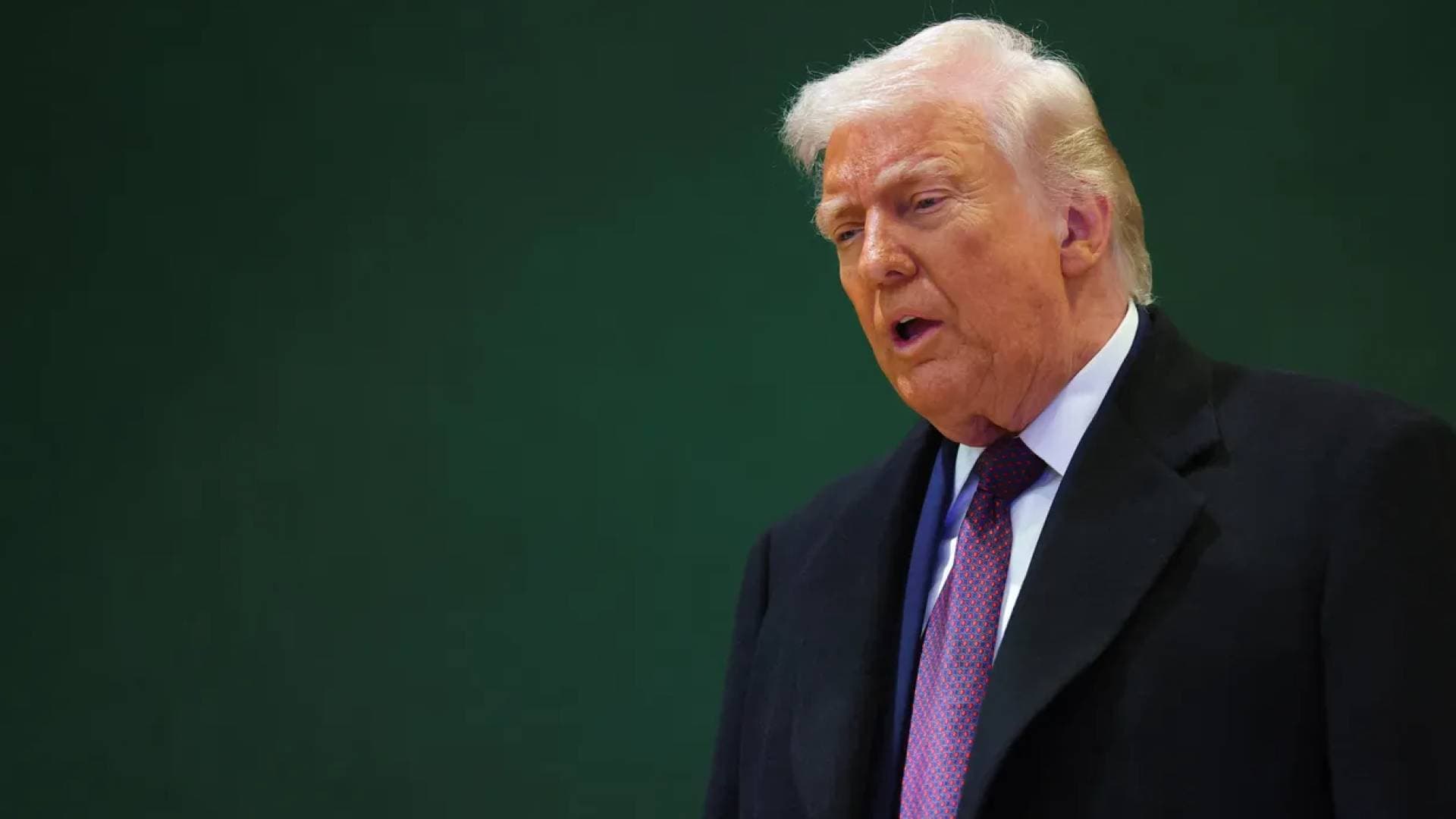 ترمب يهدد بـ "إلقاء القنابل" مجددا على إيران حال فشل اتفاق الأربعاء