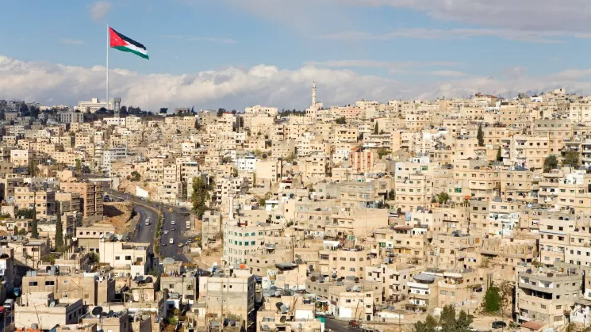 غبار يؤثر على عدة مناطق بالأردن ويخفض مدى الرؤية مع فرص أمطار بالبادية وانخفاض درجات الحرارة