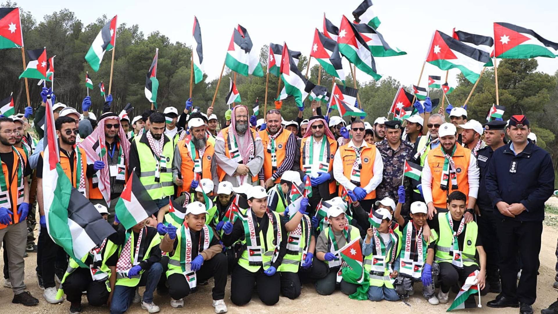 "الأوقاف" تطلق فعالية "معا لأردن أجمل" تزامنا مع يوم العلم