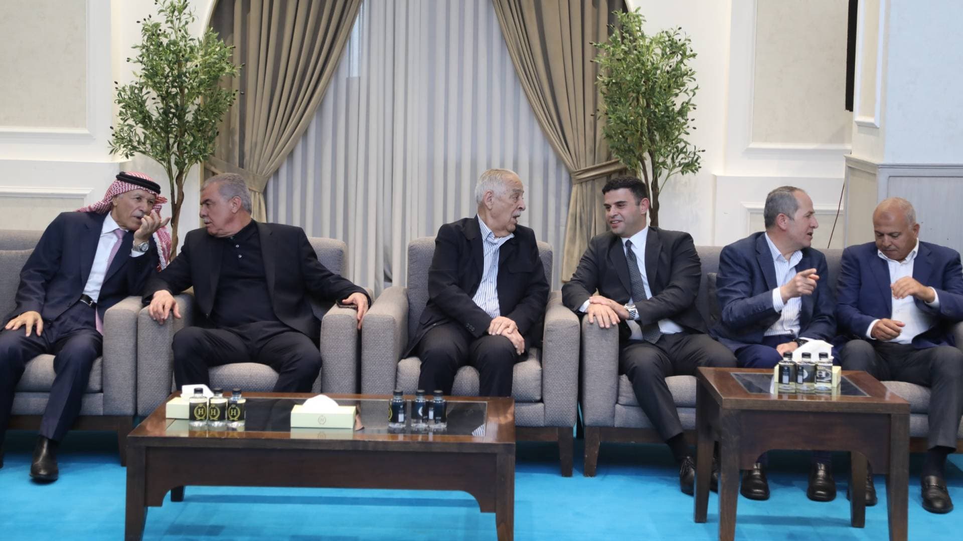 مندوبا عن الملك وولي العهد...العيسوي يعزي عشيرتي الحديد والشرعة