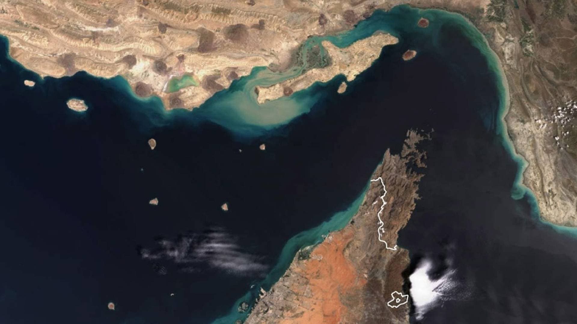 الحرس الثوري : إذا كان ترمب صادقا بتدمير قواتنا البحرية لماذا لا يرسل سفنه لفتح مضيق هرمز