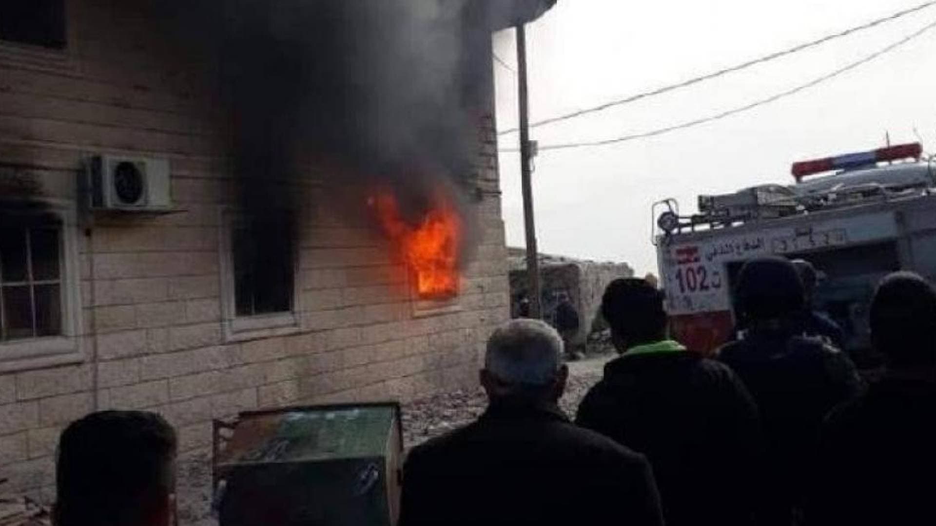 قتيلان وحرائق واسعة.. نزاع عائلي "قديم متجدد" يشل الحياة في بلدة بيت أمر بالخليل - فيديو