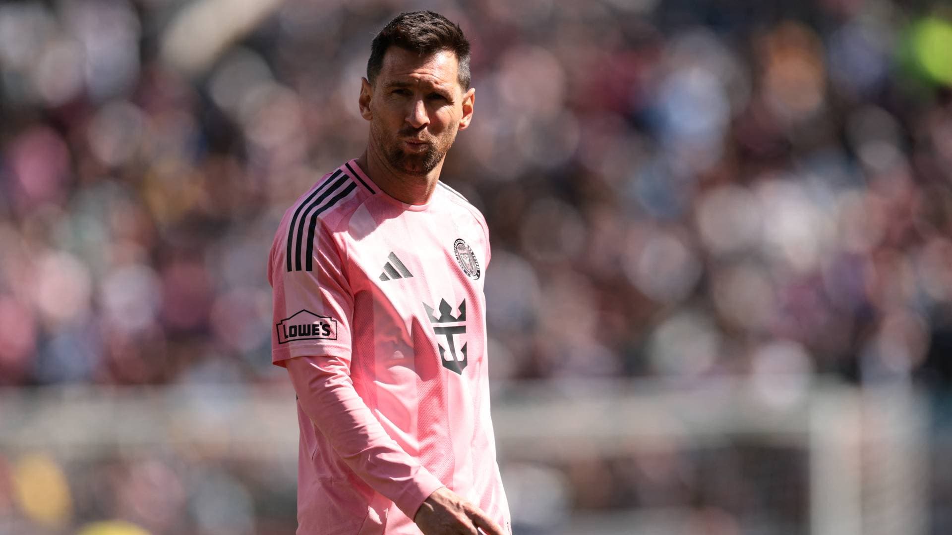 ميسي يبدع بثنائية مبهرة.. ويقود إنتر ميامي لانتصار مثير في بداية العهد الجديد