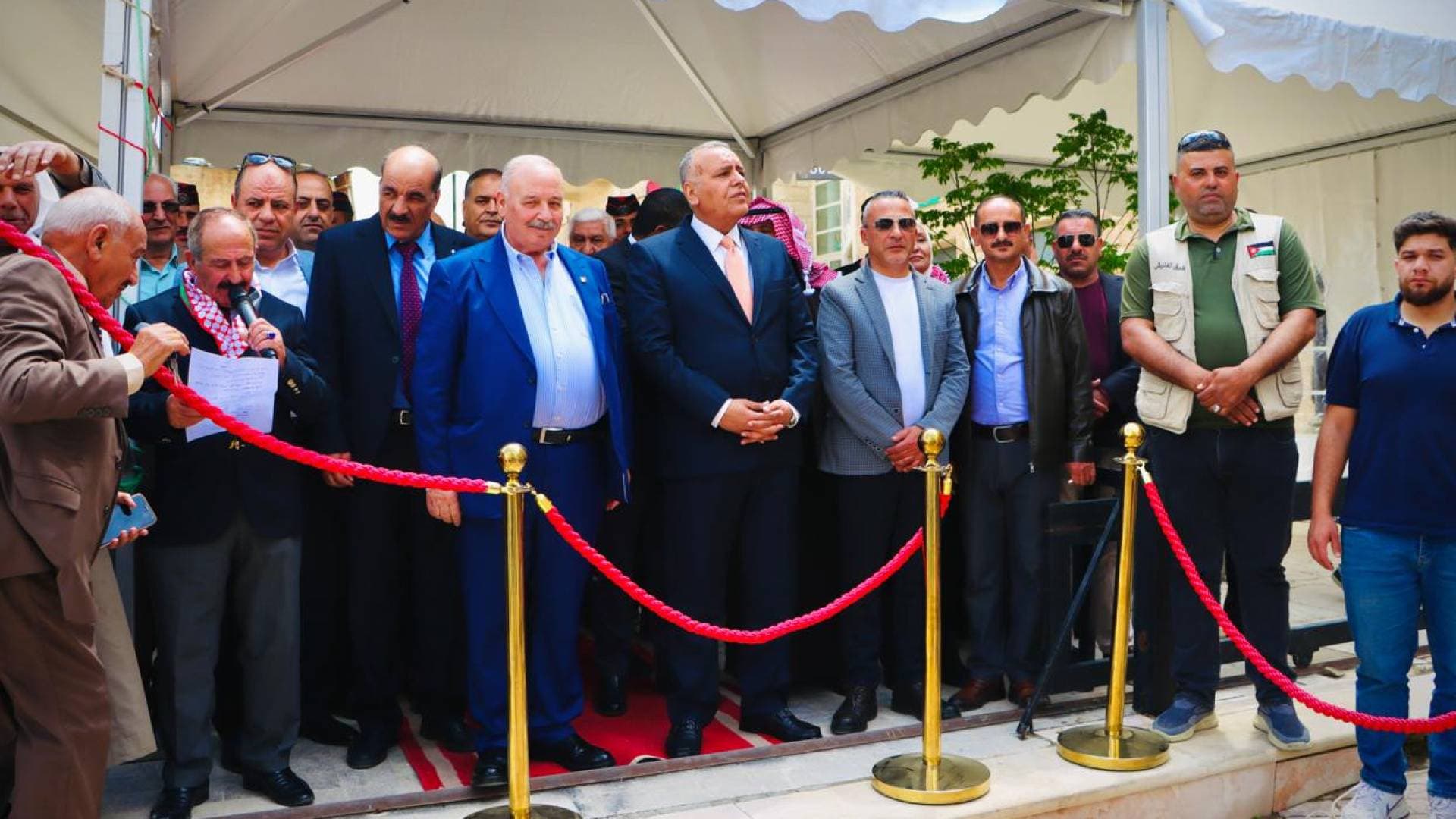 مادبا ترتدي ألوان المجد… ورايتها تعانق السماء في اليوم الوطني للعلم