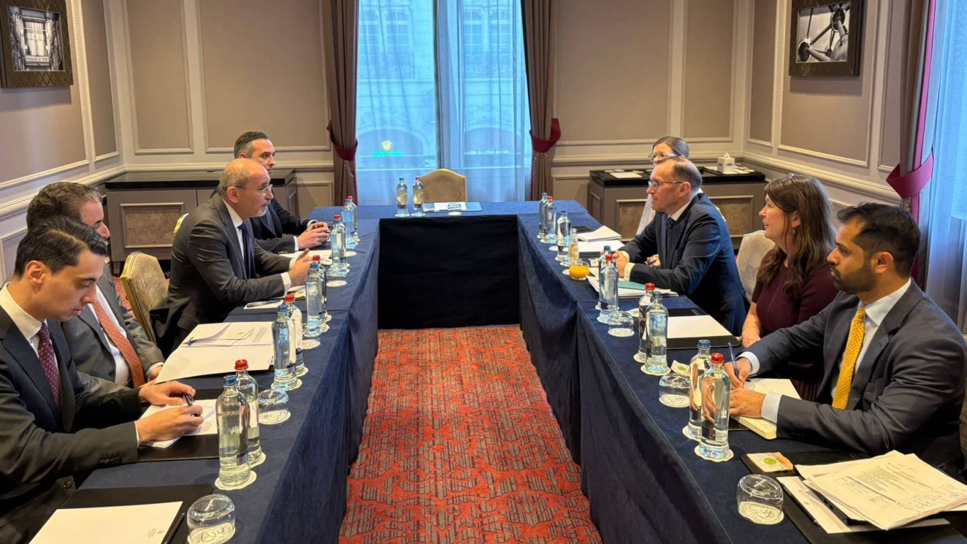 الصفدي يلتقي وزير خارجية النرويج في بروكسل ويؤكد ضرورة تنفيذ خطة ترمب لغزة