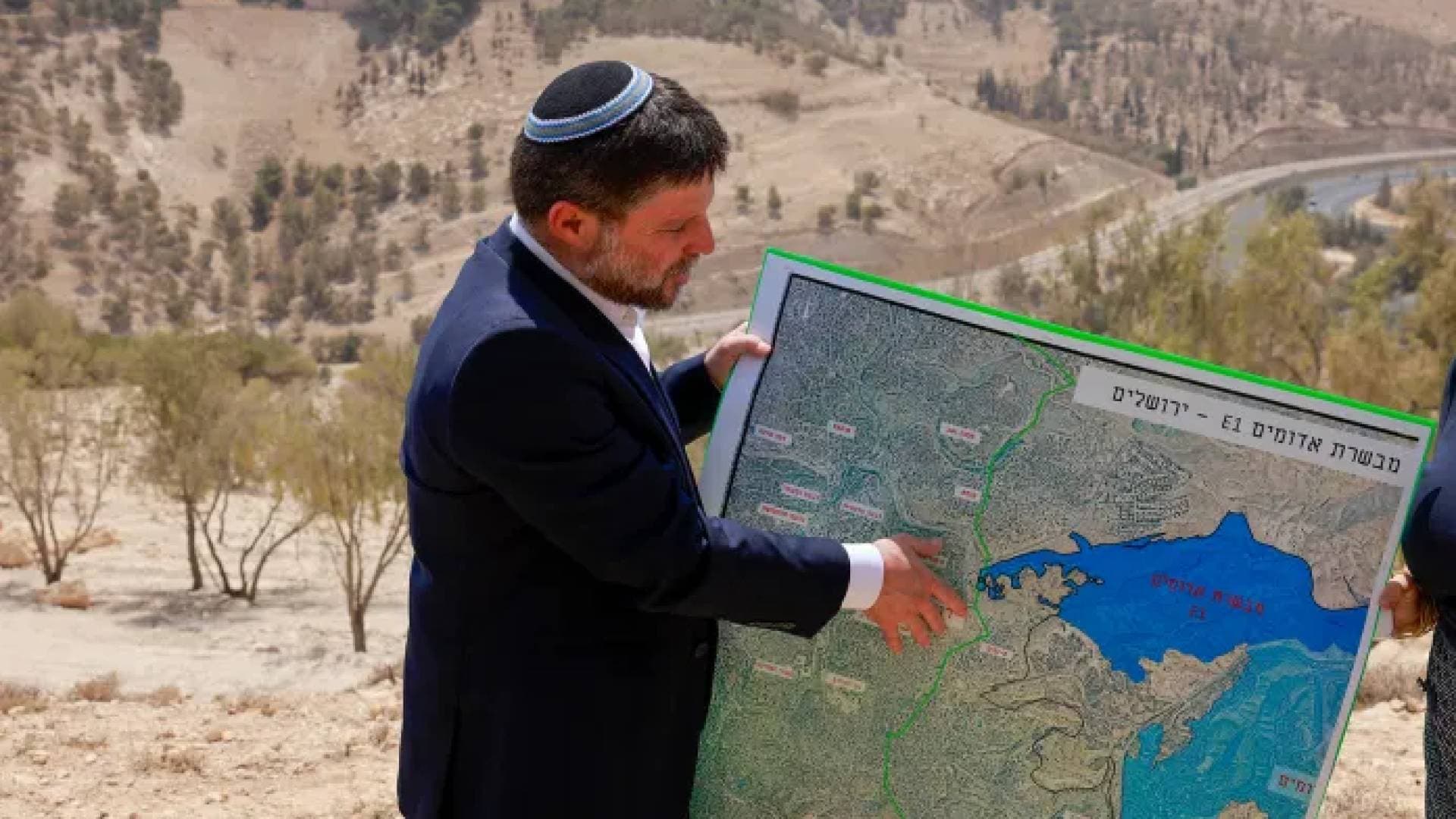 وزير مالية الاحتلال سموتريتش يدعو إلى احتلال غزة بالكامل وإعادة الاستيطان.. فيديو