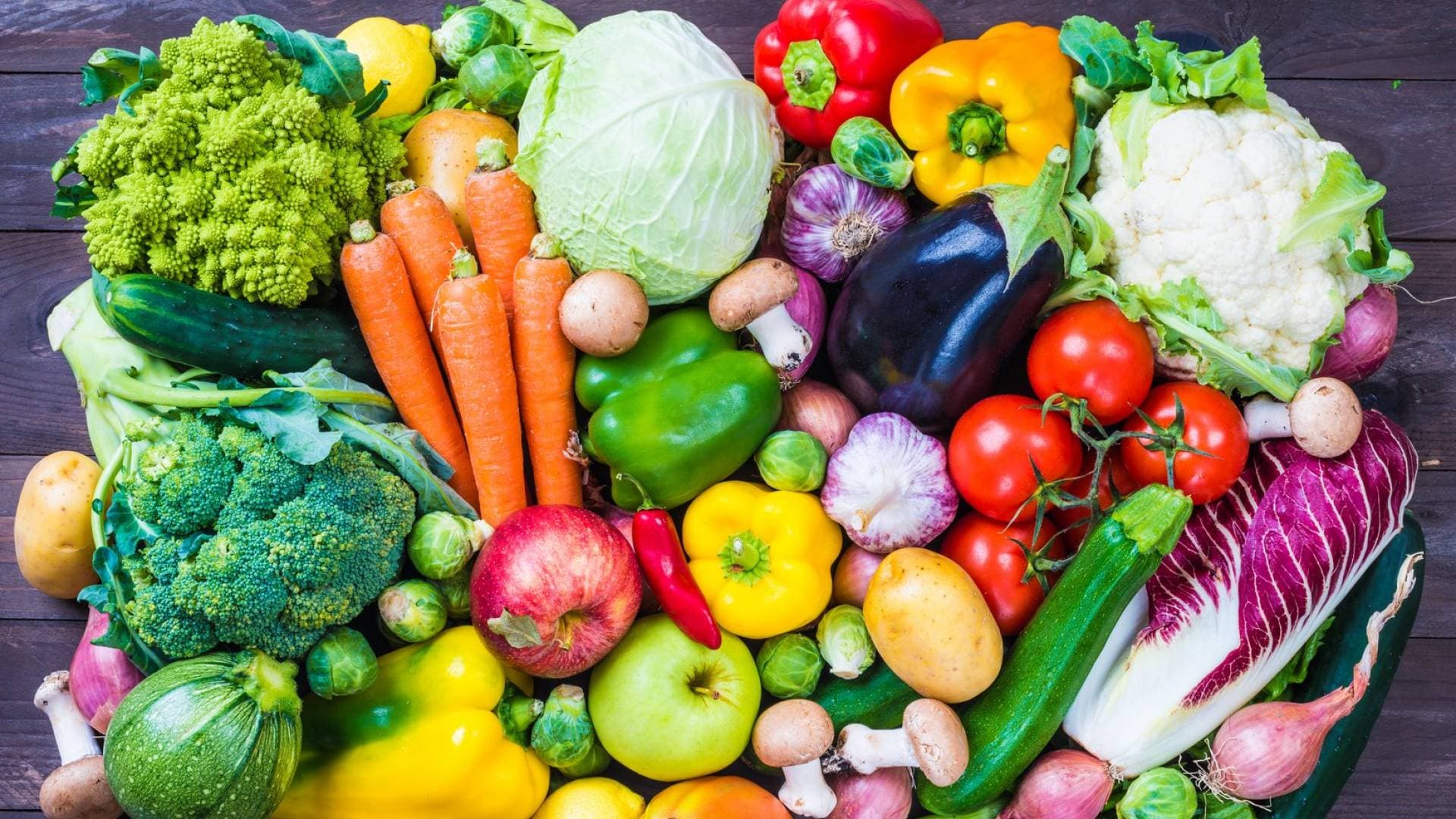 فجوة سعرية تصل لـ 100%.. شكاوى المواطنين تتصاعد من أسعار الخضار والفواكه بعد خروجها من "المركزي"