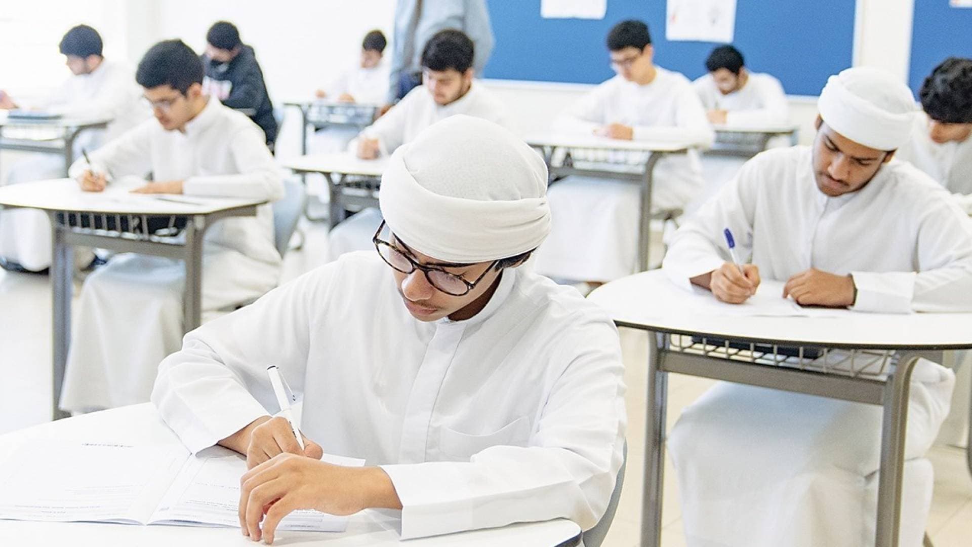 حاكم دبي يعلن استئناف الدراسة الحضورية الشاملة في كافة مدارس وجامعات الدولة