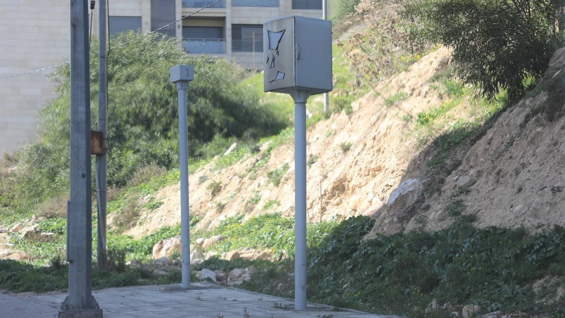 تحذير مهم للسائقين: كاميرات الرصد تراقب "تغيير المسرب" داخل حرم الإشارة الضوئية