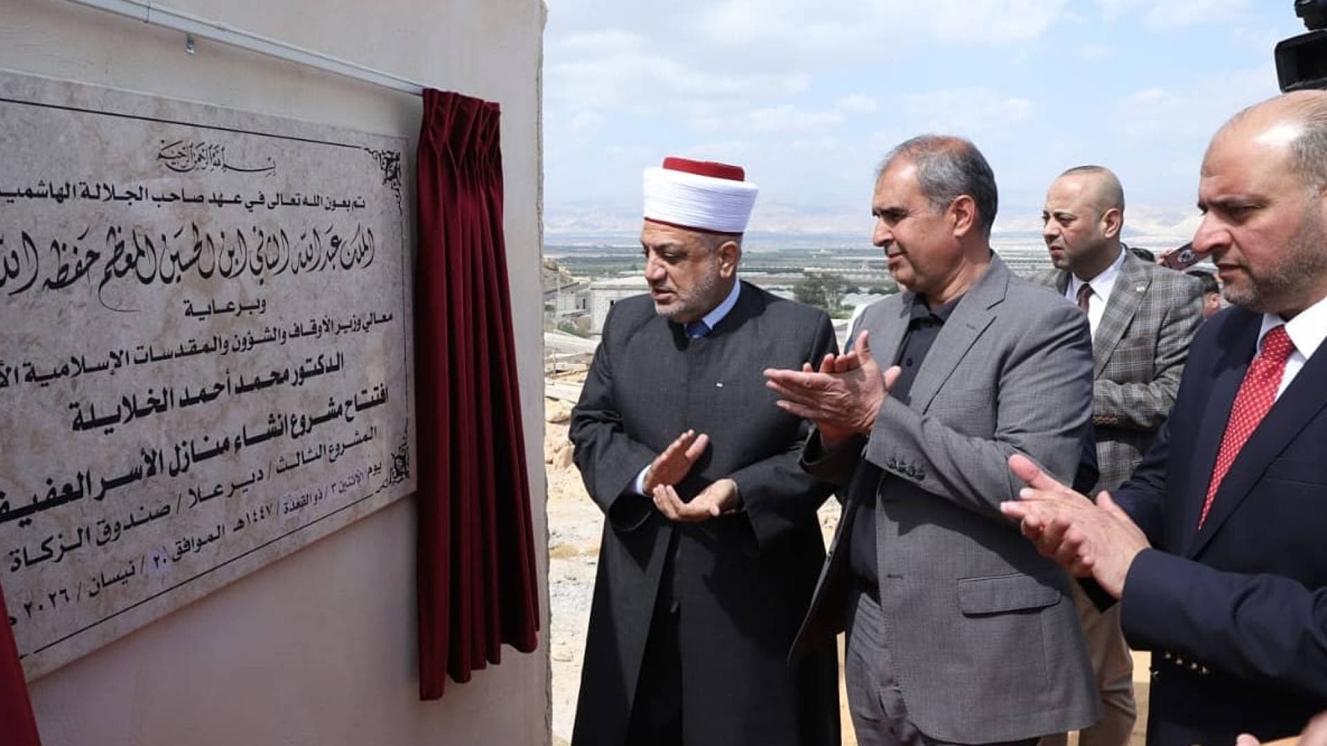 الخلايلة يضع حجر الأساس لمشروع مساكن الأسر العفيفة في منطقة ظهرة الرمل في البلقاء