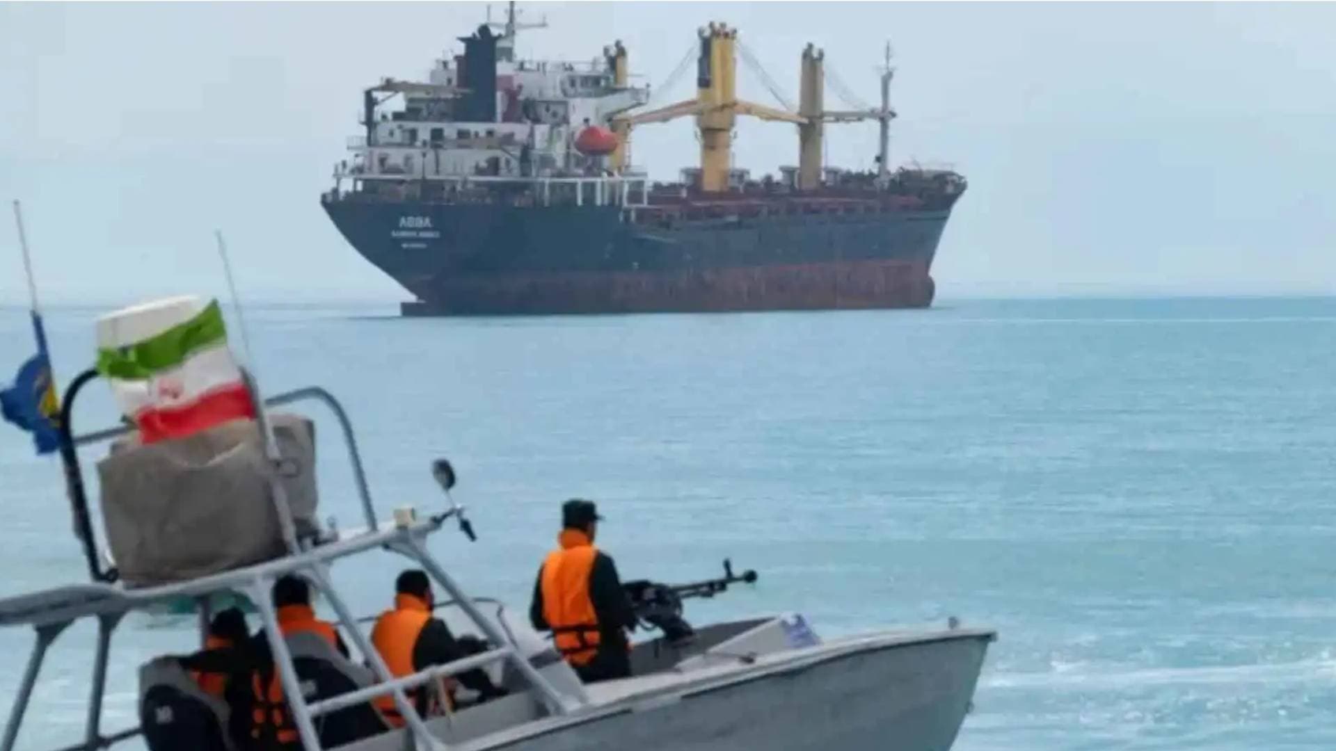 إيران تكشف عن 10 شروط صارمة لإدارة عبور السفن في مضيق هرمز.