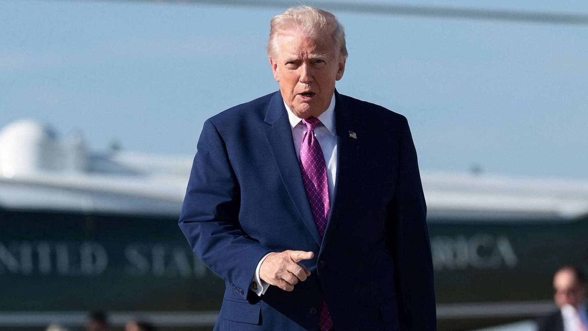 ترمب يحذر طهران: "الكثير من القنابل ستنفجر" إذا انتهت الهدنة الثلاثاء