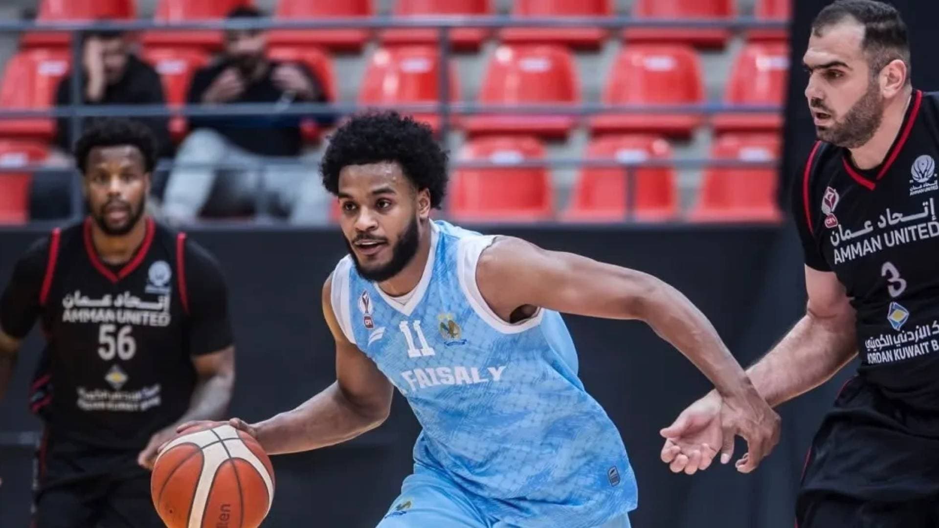 إيقاف مباراة الفيصلي واتحاد عمان بعد مشاجرة وعراك بين اللاعبين وسط اللقاء