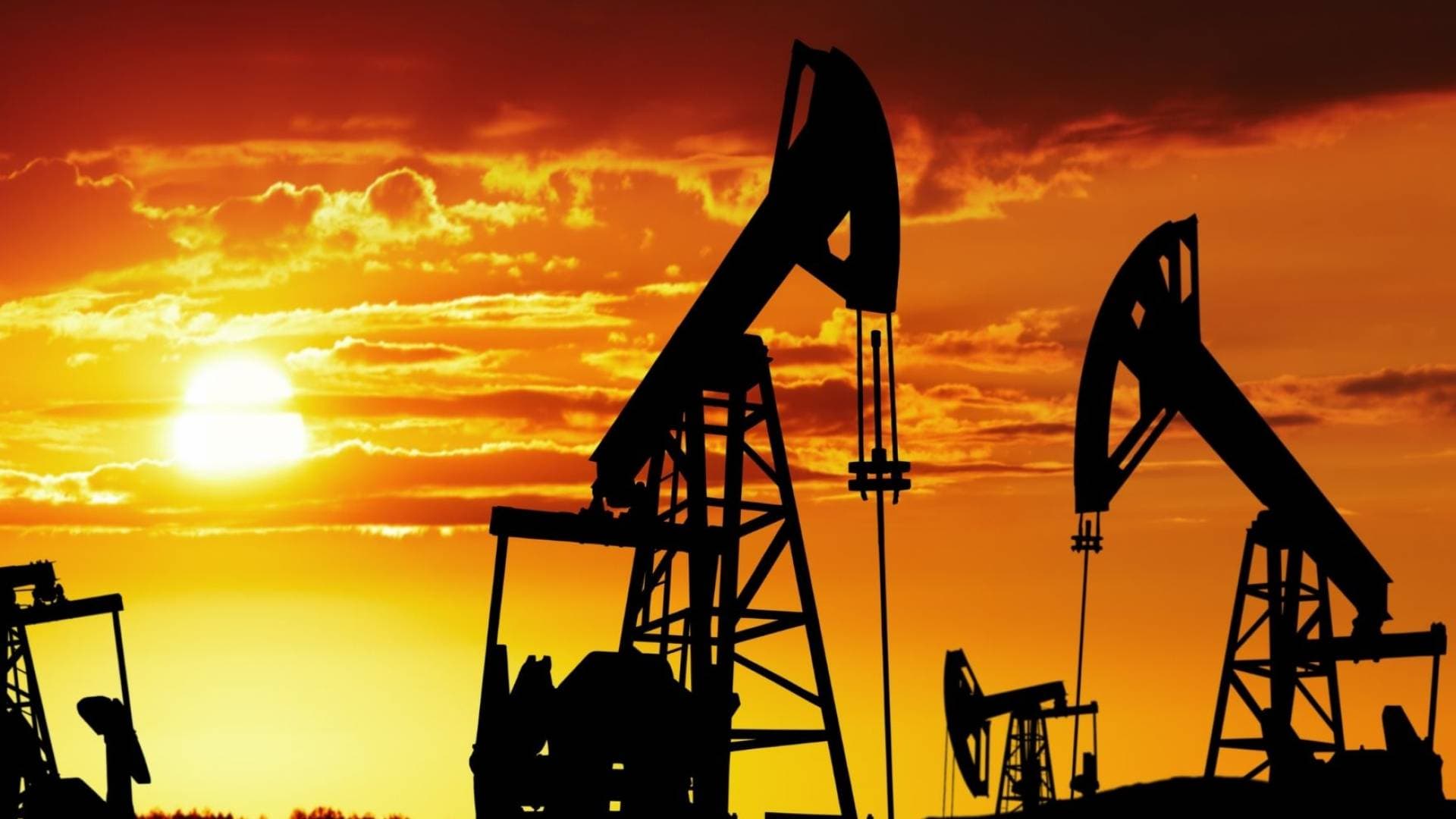 تراجع أسعار النفط الأمريكي بنسبة 2% مع ترقب نهاية الهدنة بين واشنطن وطهران