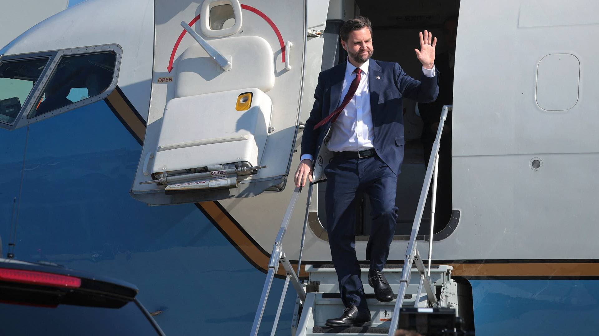 أكسيوس: فانس يتوجه إلى باكستان صباح الثلاثاء لإجراء محادثات حاسمة مع إيران