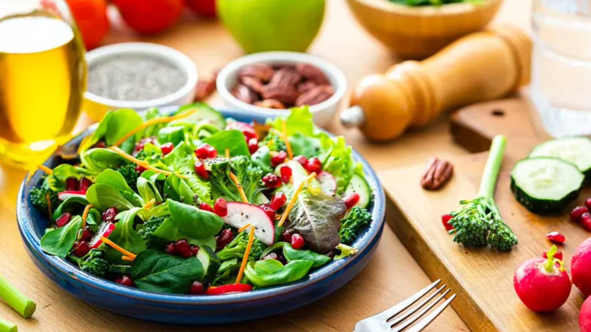 تعرف على أبرز الأطعمة المضادة للالتهابات التي تحول السلطة إلى وجبة وقائية متكاملة