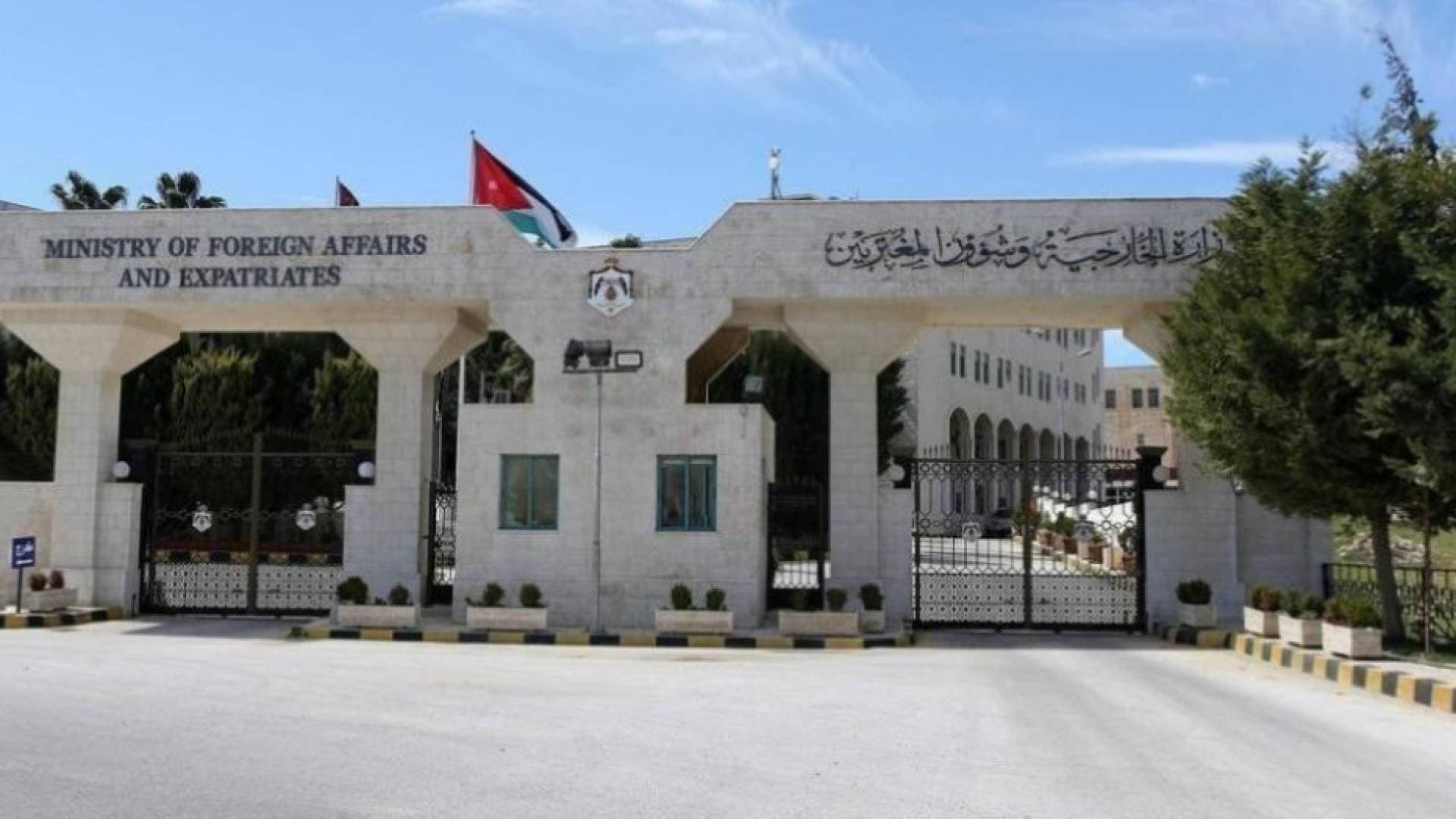 الأردن يدين اقتحامات الأقصى ويحذر من انتهاكات تهدد الوضع التاريخي في القدس