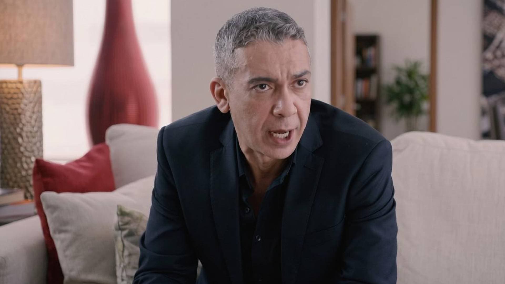 شرطة دبي تبحث في أسباب وفاة الطبيب ضياء العوضي بعد إغلاق غرفته لـ 48 ساعة