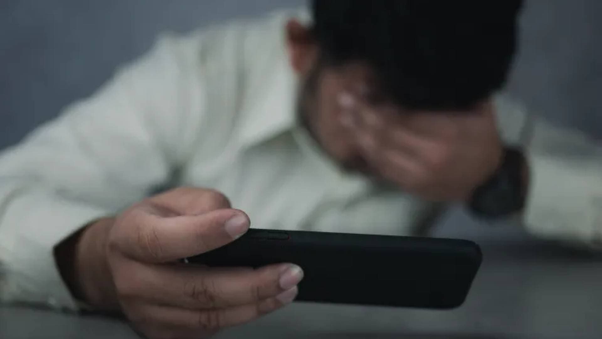 فخ الجميلات على فيسبوك: كيف تحمي نفسك من الابتزاز الإلكتروني؟