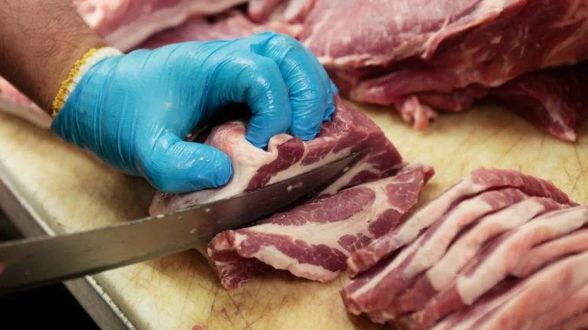 خريسات والقضاة يبحثان مع المستوردين أسباب ارتفاع أسعار اللحوم وسبل تأمين بدائل جديدة