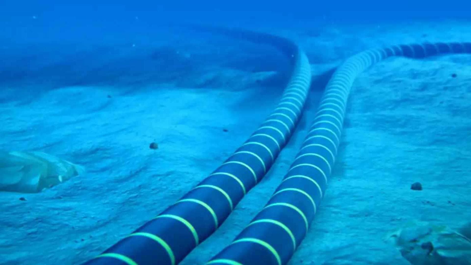 كابلات انترنت رئيسية تمر من هرمز.. التهديدات الإيرانية المبطنة تطال شرايين الربط العالمية