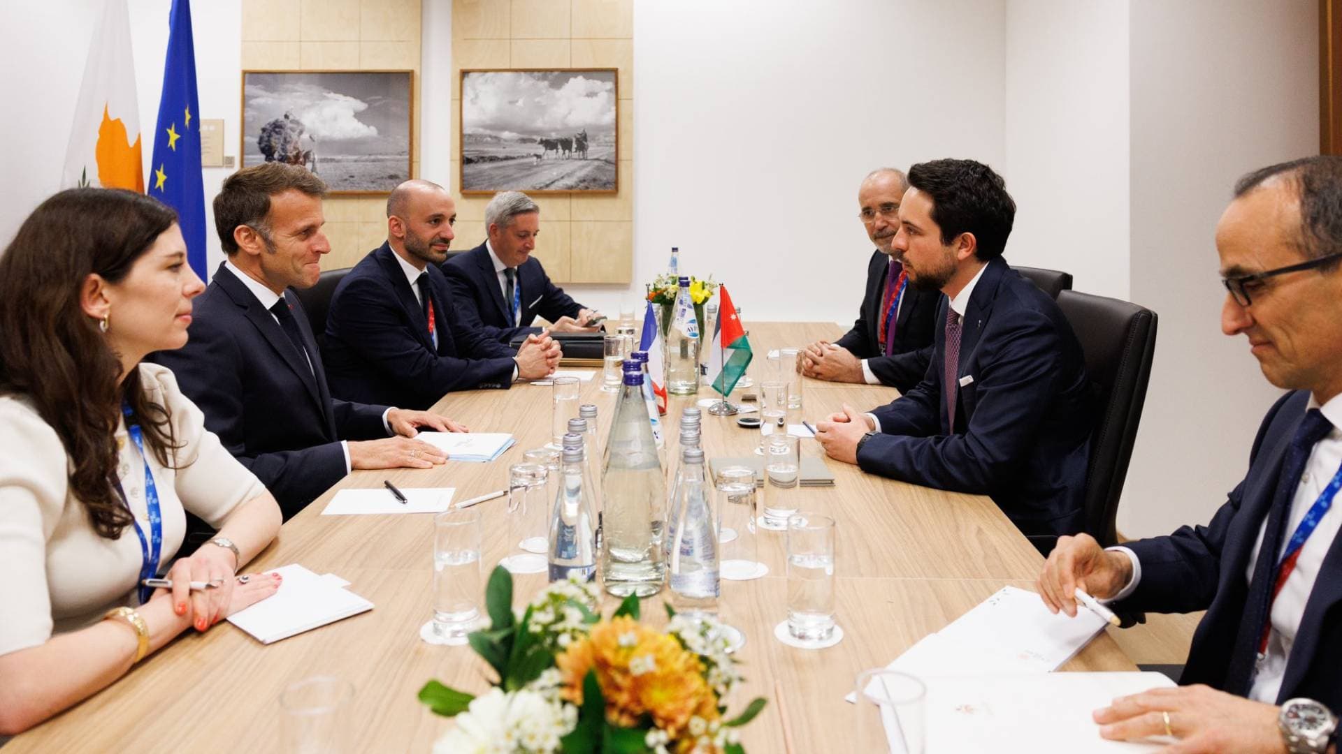 لقاءات قمة على هامش المجلس الأوروبي غير الرسمي.. ماكرون يبحث مع قادة الإقليم ملفات السيادة والاستقرار