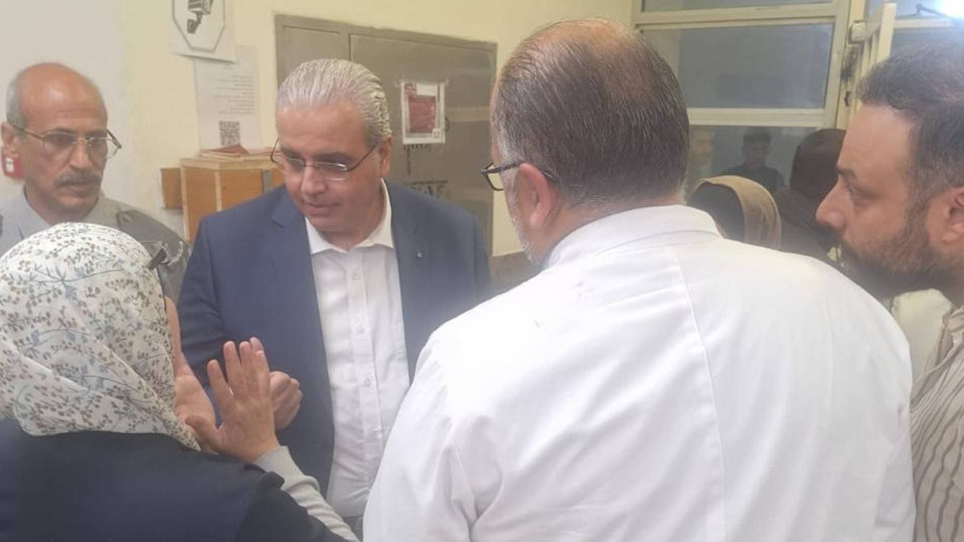 وزير الصحة يجري زيارة تفقدية ليلية مفاجئة لمستشفى الأمير فيصل بن الحسين بالرصيفة