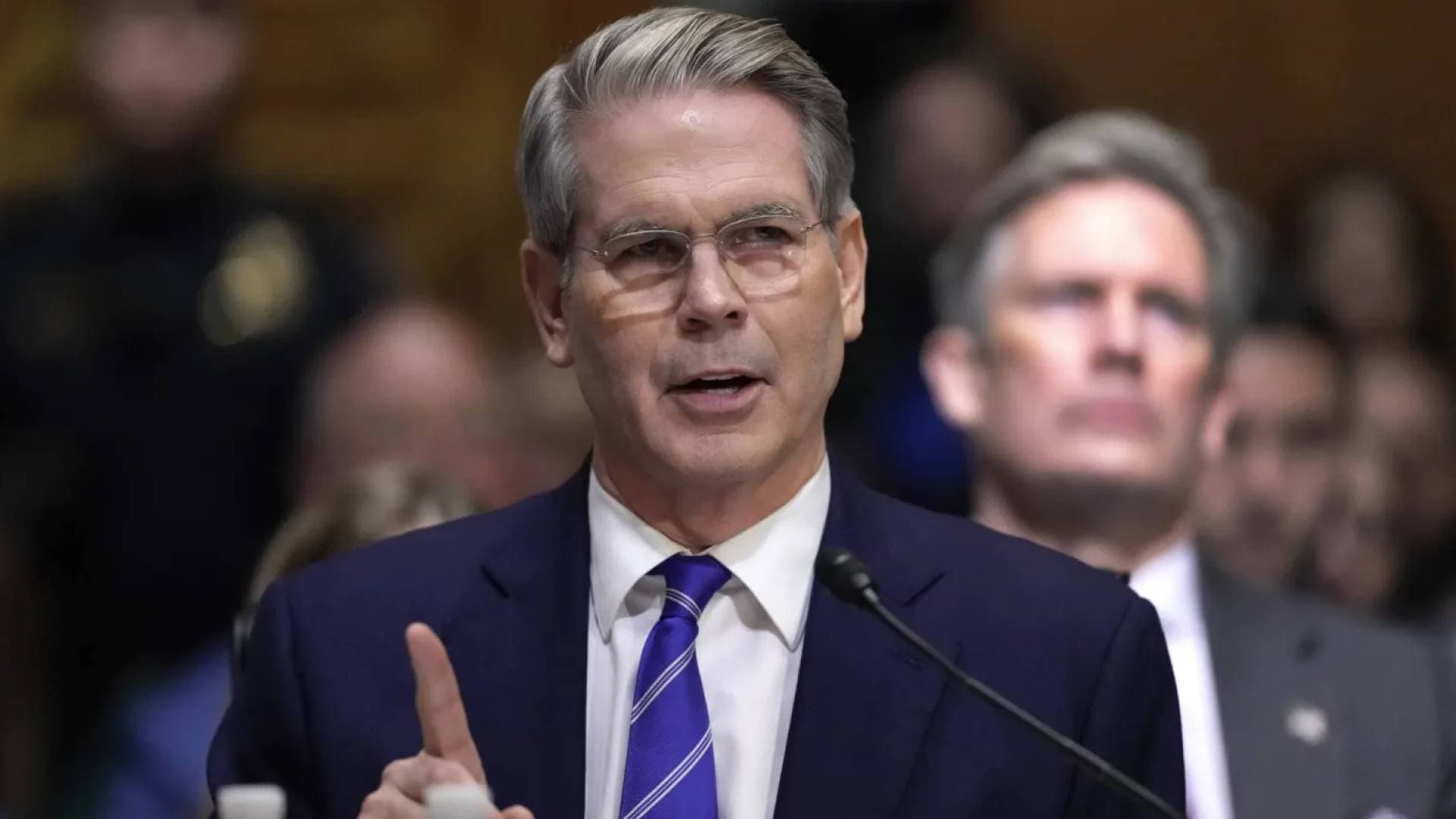 وزير الخزانة الأمريكي: نحاصر شبكات النفط الإيرانية حول العالم