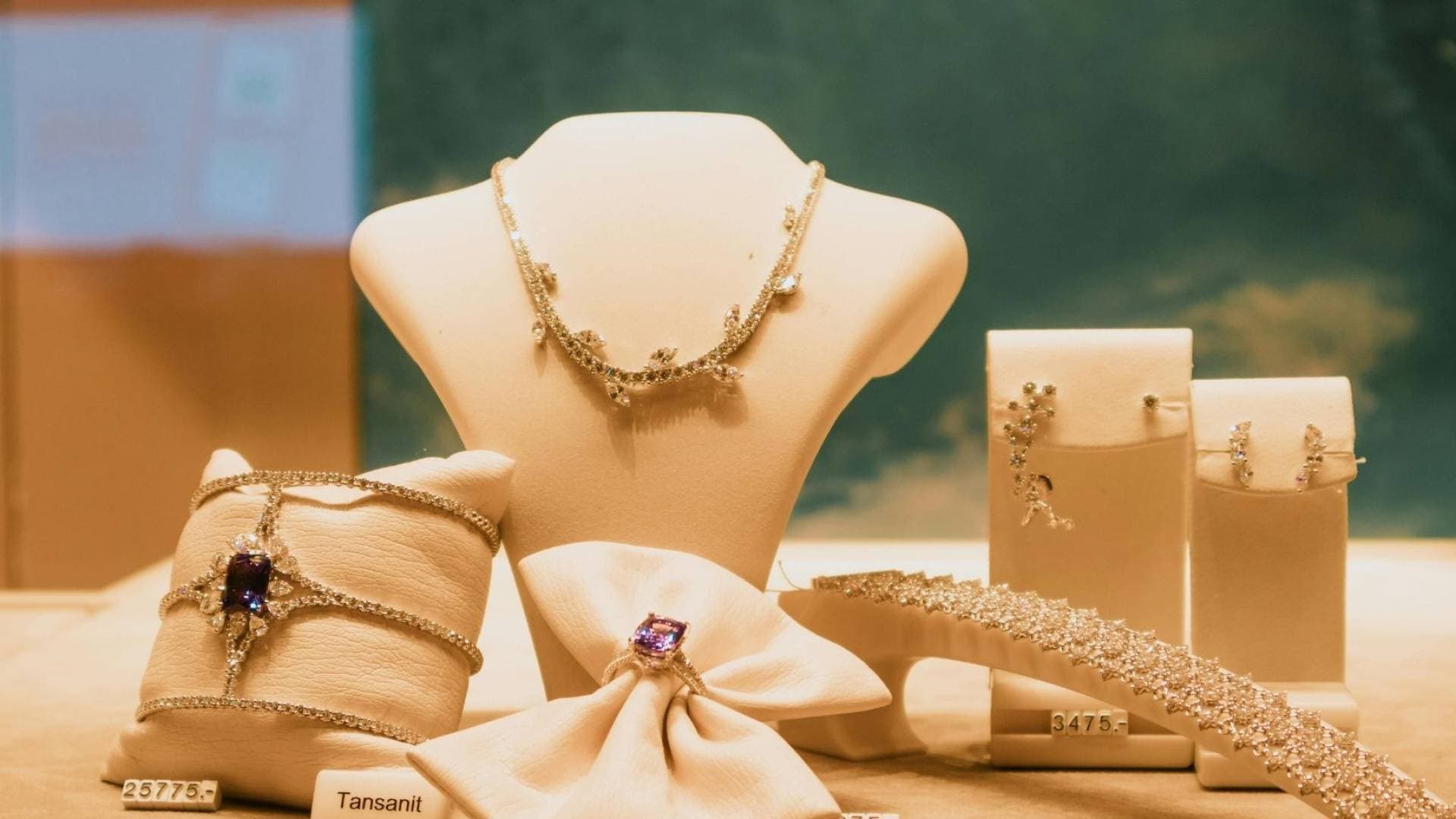 تراجع أسعار الذهب في مصر السبت.. عيار 21 يسجل 6980 جنيها وسط ضغوط النفط العالمية