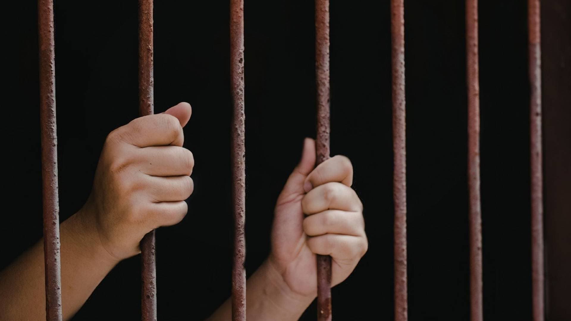 شاب يقتل والده المسن لحظة خروجه لصلاة الفجر بسبب "الزواج" في مصر