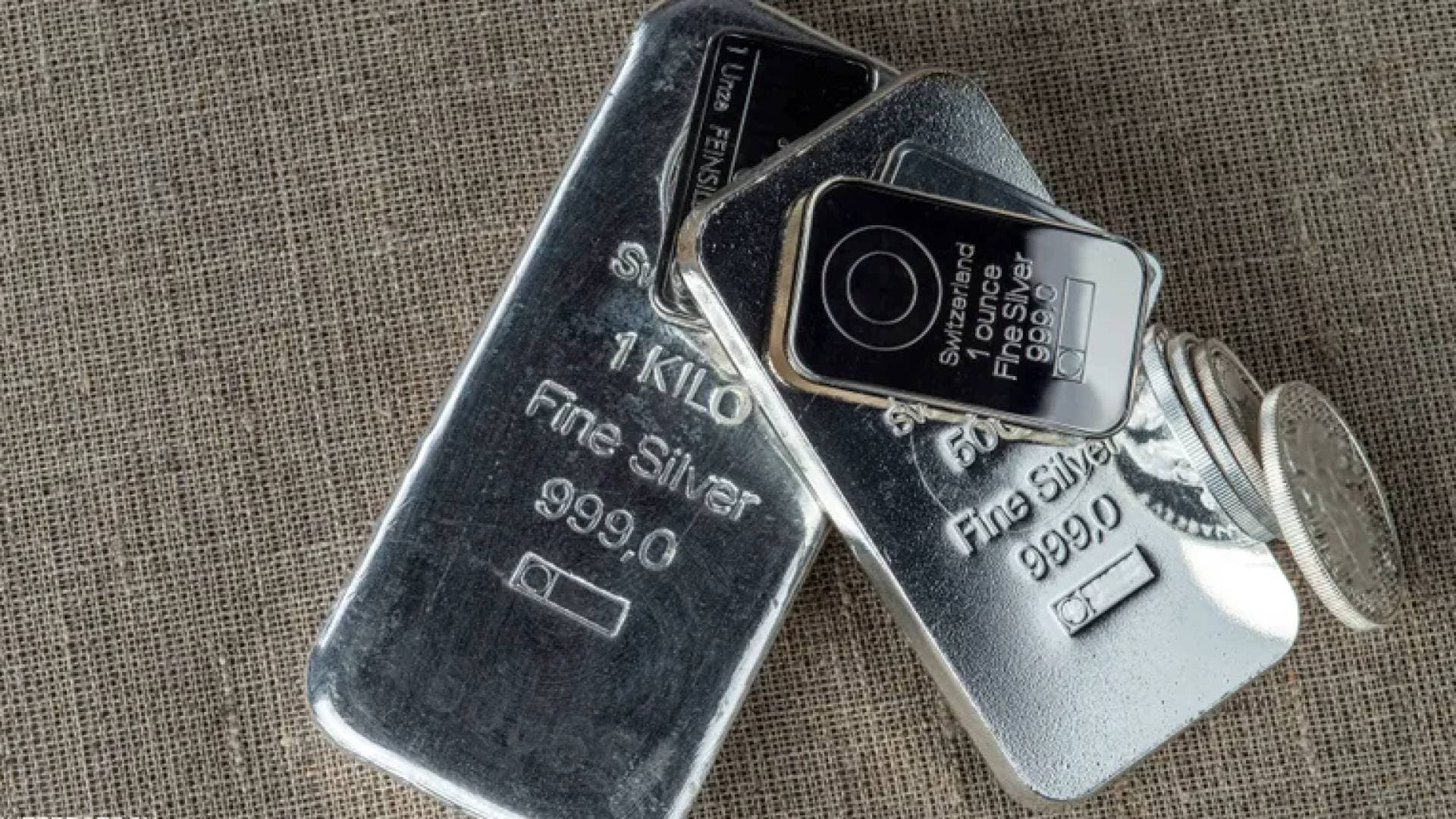 أسعار الفضة السبت صعود العقود الفورية بنسبة 0.33% لتسجل 75.69 دولارا