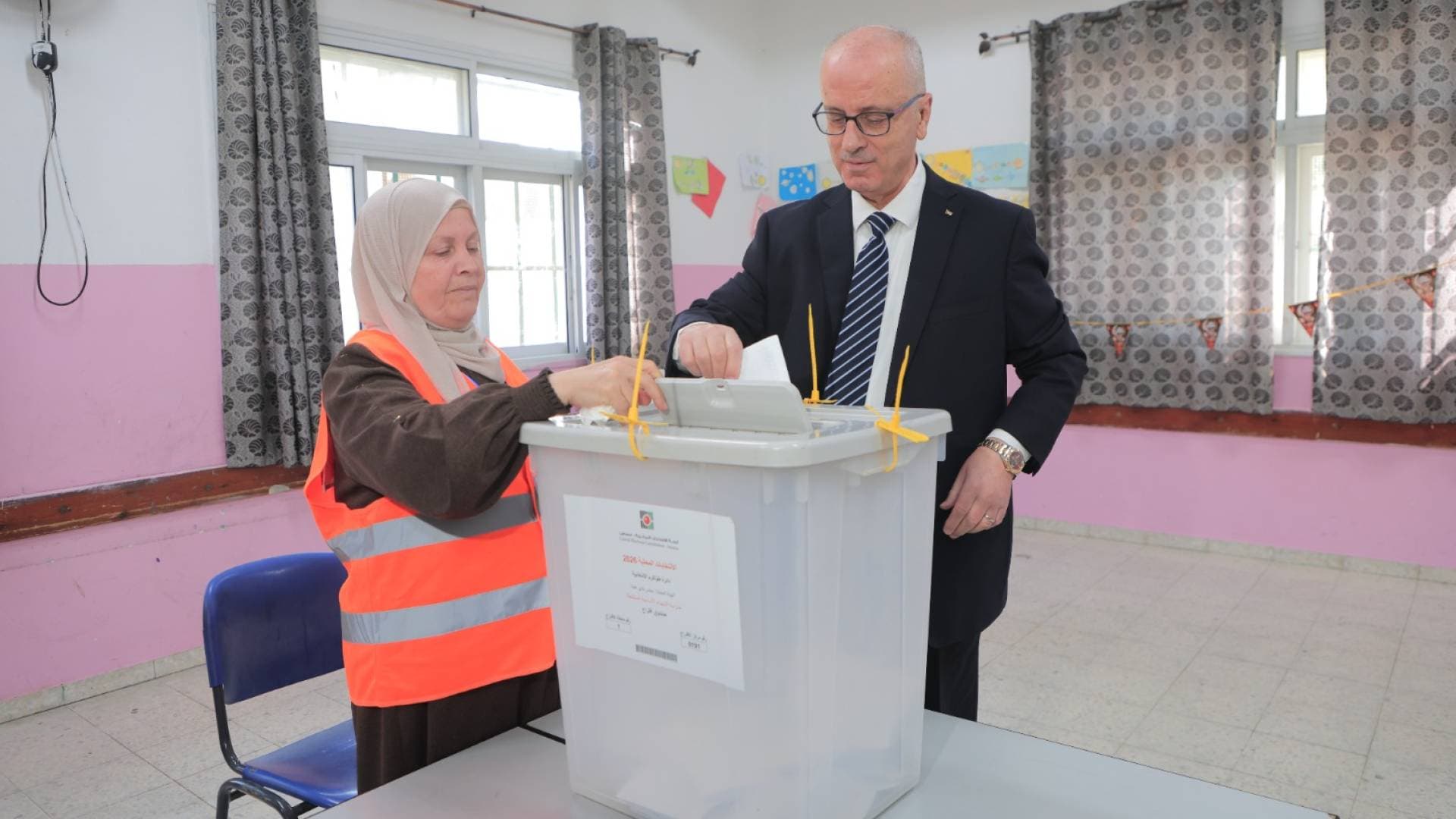 لأول مرة منذ اندلاع الحرب في غزة.. بدء التصويت في انتخابات البلديات بالضفة الغربية ووسط قطاع غزة - بالفيديو