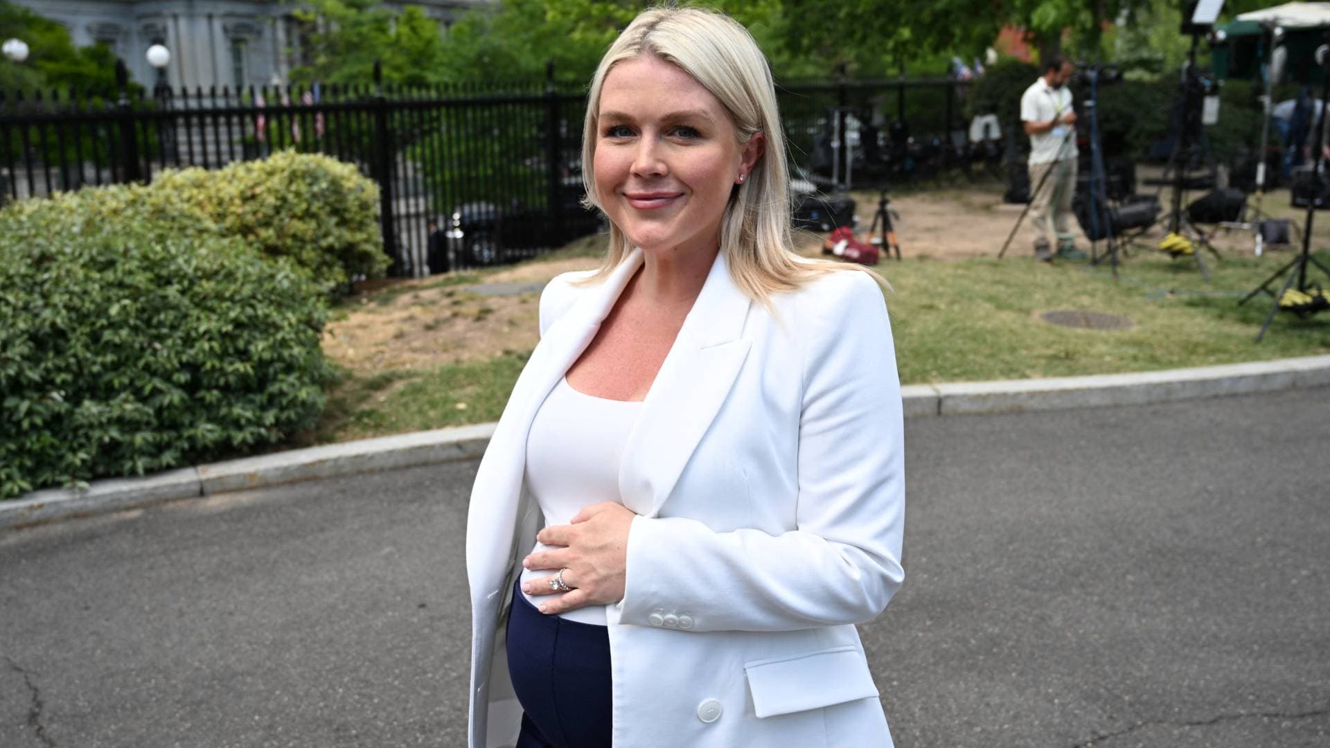 كارولين ليفيت تبدأ إجازة أمومة - من بديل متحدثة البيت الأبيض؟