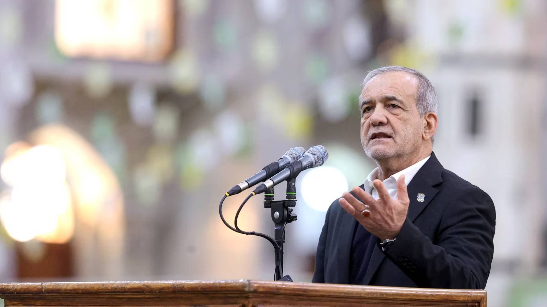 بزشكيان يستحضر "دروس التاريخ": هزيمة أمريكا في جنوب أصفهان رسالة قاسية لـ "المستكبرين"