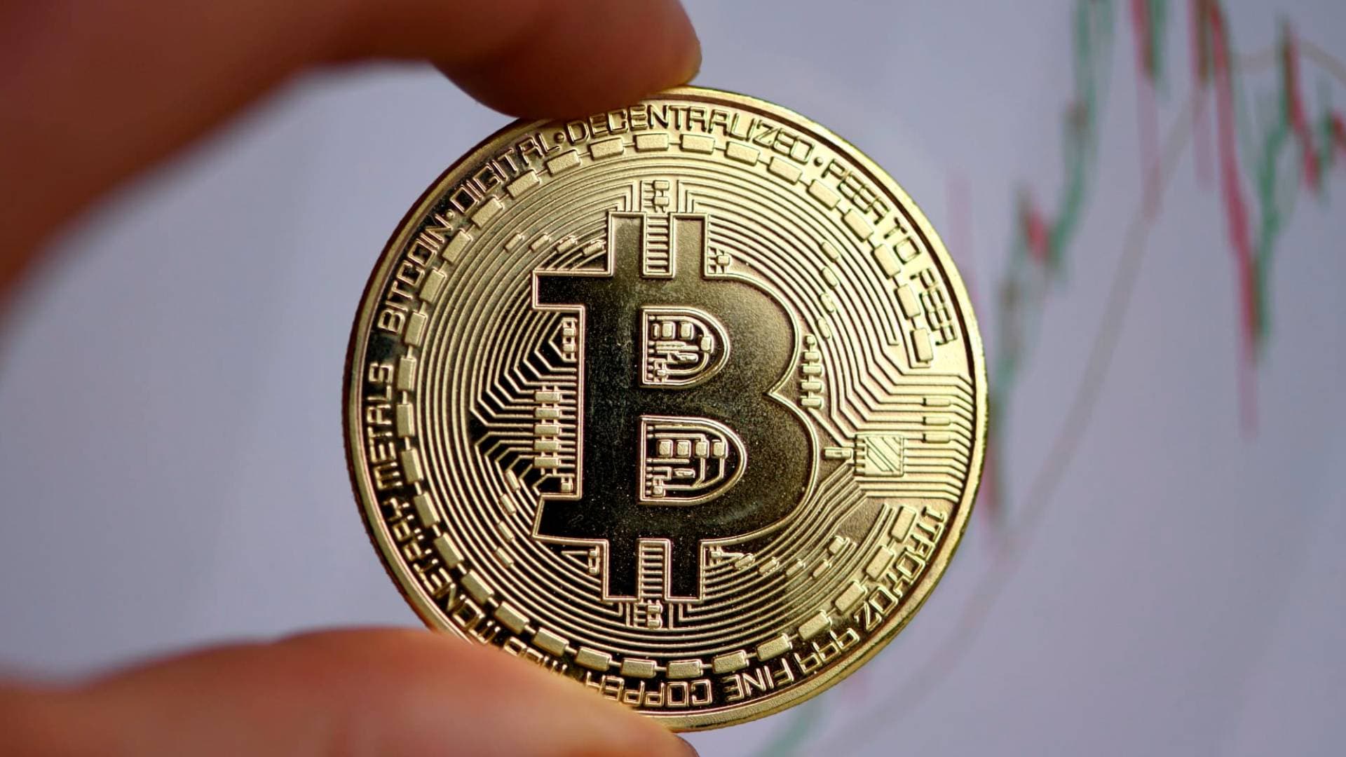 أسعار البيتكوين الأحد: استقرار فوق مستوى 77,500 دولار رغم تراجع طفيف في منصات التداول