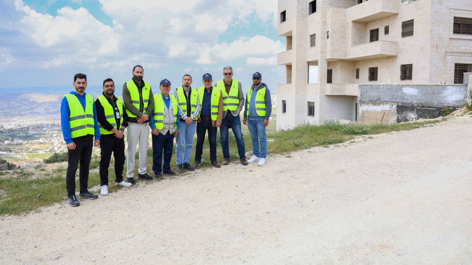 "المهندسين" تحذر من خطر داهم في صافوط وتوصي بوقف التراخيص وإخلاءات فورية