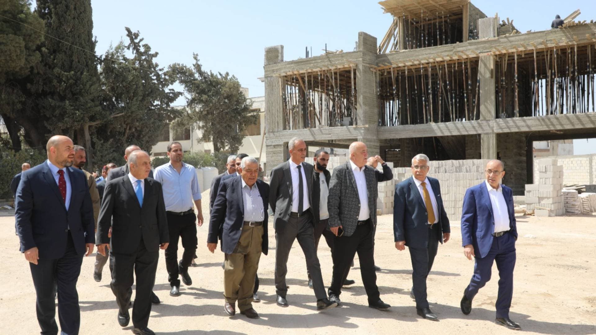 وزيرا الإدارة المحلية والتربية والتعليم يتفقدان مشروع تطوير تل إربد والمقرر استكماله خلال 3 أشهر