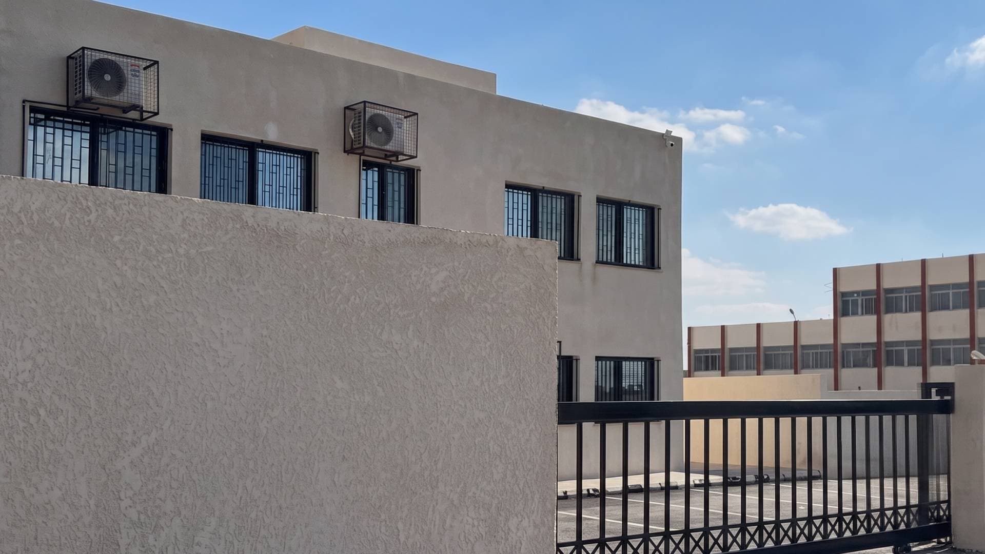 بسبب "محول الكهرباء".. تأجيل افتتاح مدرسة النهضة بالبادية الغربية إلى العام الدراسي المقبل