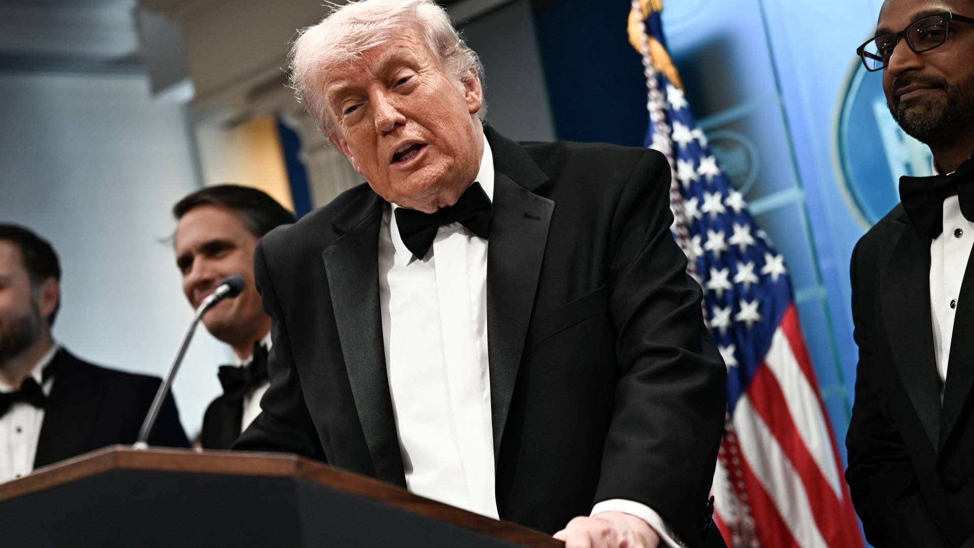 ترمب يهاجم الديمقراطيين: خطابكم "المتطرف" يهدد استقرار أمريكا