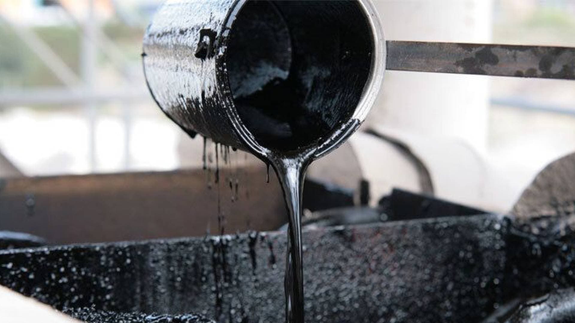 أسعار النفط تشتعل الإثنين: برنت يقفز 3 دولارات ليصل إلى مستويات 108 دولارات للبرميل