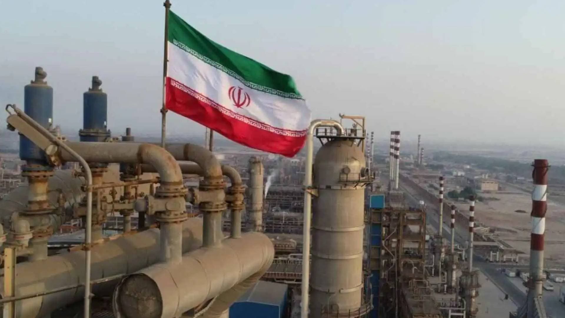 إعلام أمريكي: إيران تتجه لتصدير النفط إلى الصين عبر السكك الحديدية