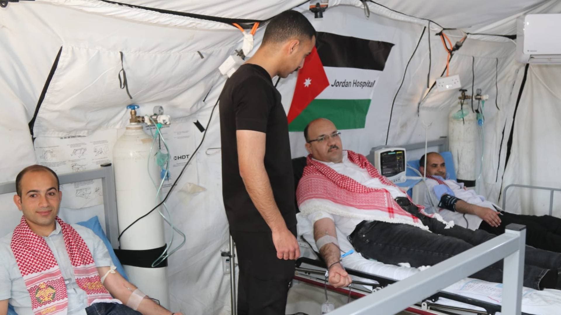 كوادر المستشفى الميداني الأردني نابلس/10 تنظم حملة تبرع بالدم دعما للقطاع الصحي في الضفة الغربية
