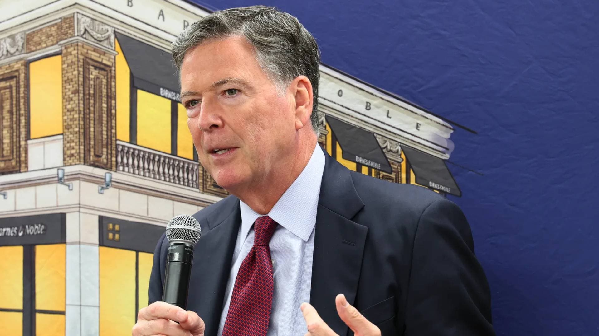 وزارة العدل الأمريكية تقاضي مدير مكتب التحقيقات الفيدرالي السابق بتهمة التحريض على اغتيال ترمب