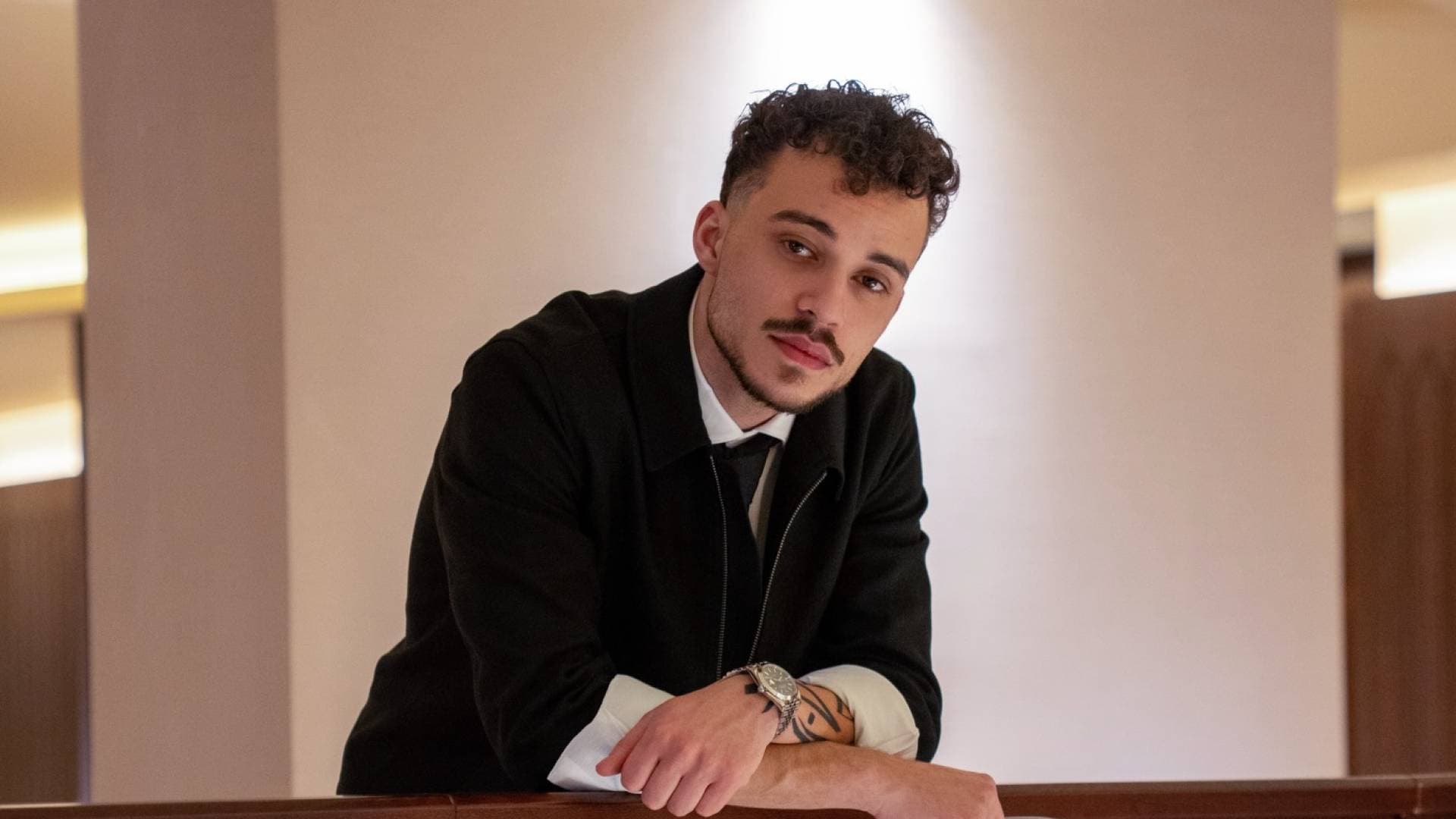 الفنان سيلاوي يرد على اتهامات الإلحاد ويوضح حقيقة مقاطع الفيديو المجتزة